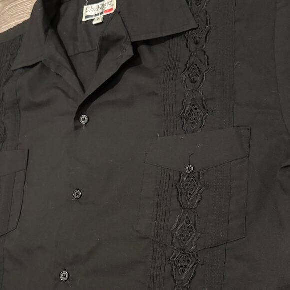 Chic Elegant Black Guayabera Embroidered Button Up Shirt S Short Sleeve Resort - Picture 4 of 6